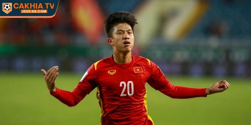 Top 10 Cầu Thủ Việt Nam Nổi Tiếng Và Đắt Giá Nhất Hiện Nay 3 Cầu thủ Việt Nam nổi tiếng với vị trí tiền vệ đa năng