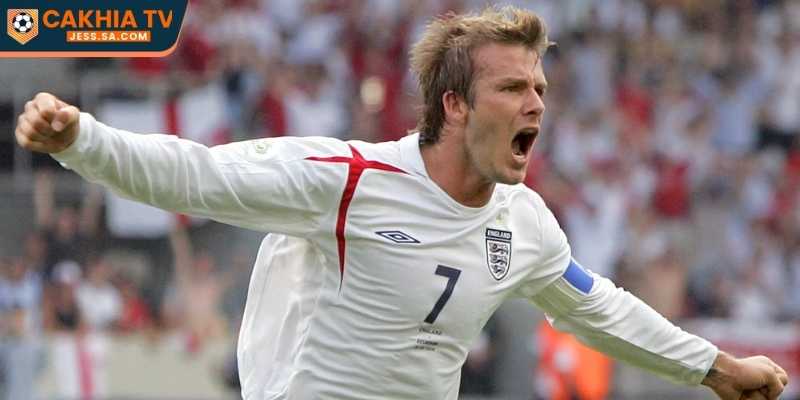 TOP 5 Cầu Thủ Anh Nổi Tiếng Ghi Dấu Ấn Đậm Nét Trong Lịch Sử 3 David Beckham nổi tiếng nhờ kỹ thuật sút phạt đỉnh cao