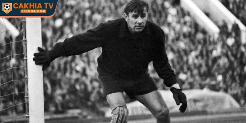 Top Cầu Thủ Nga Nổi Tiếng Từng Làm Rung Chuyển Đấu Trường Châu Âu 1 Thủ môn nổi tiếng khi nhận Quả Bóng Vàng