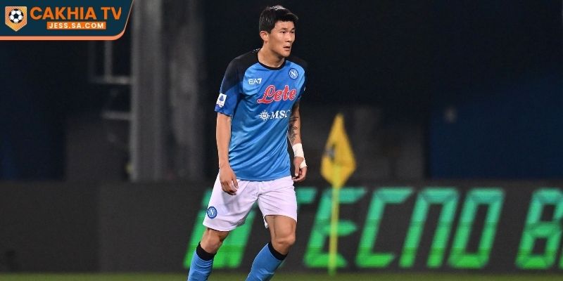 7 Trung Vệ Hay Nhất Thế Giới - Biểu Tượng Thép Hàng Phòng Ngự 3 Kim Min-jae sở hữu thể hình lý tưởng và tranh chấp tốt