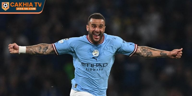 7 Hậu Vệ Hay Nhất Thế Giới - Đẳng Cấp Làm Nên Khác Biệt 3 Kyle Walker sở hữu tốc độ vượt trội, giúp tranh chấp tốt